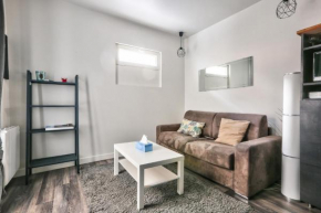 Cosy 2 Bedroom flat 2 min walk from Metro Bolivar